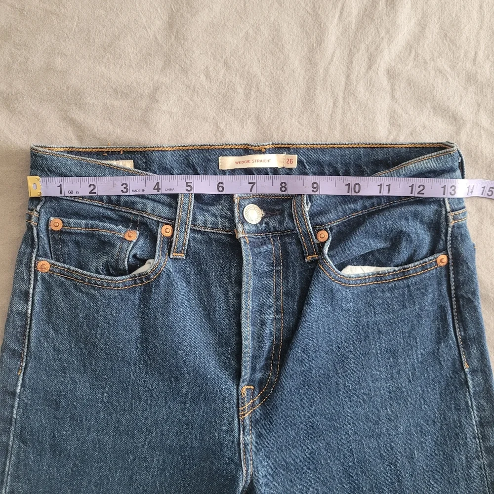 Levi's Wedgie Straight Medium Wash Denim Jeans Size W 26 L26 Women Frayed Hem - Picture 8 of 11